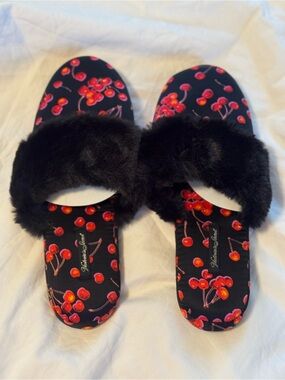 Victoria's Secret Black Cherry Print Faux Fur Slide Slippers Size M 7-8